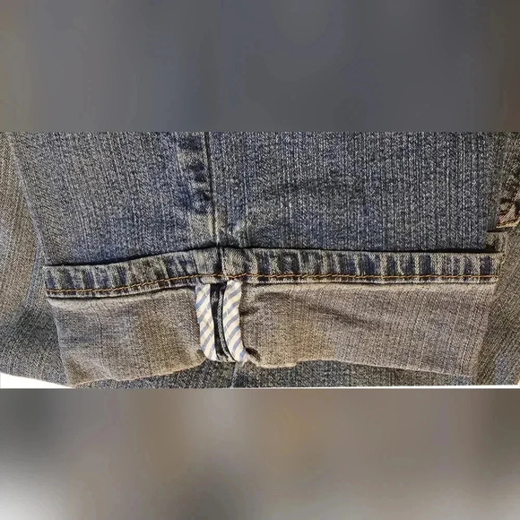 St. John's Bay, Size 10, Denim Stretch Capris - Picture 9 of 12
